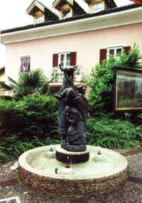 fontana_Termeno.jpg (90279 byte)