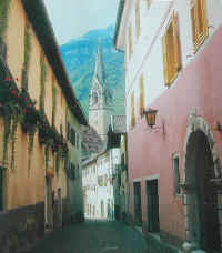 VEDUTA DEL CAMPANILE DAL PAESE